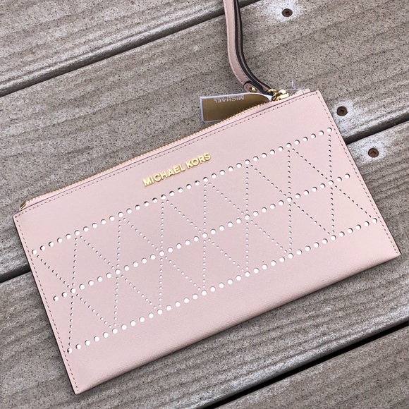 NWT Michael Kors perforated zip wristlet - Picture 5 of 6
